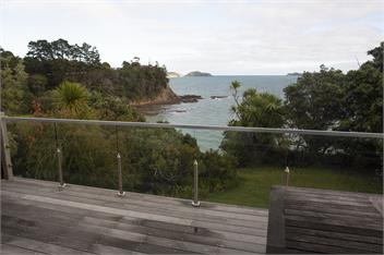 Kiwi Bach in Waitete Bay - Coromandel