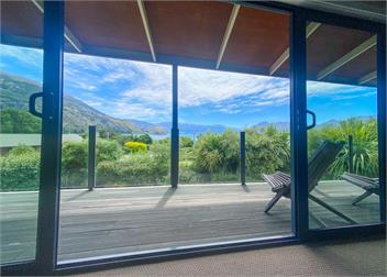 Stunning Panoramic views - 5 Bedrooms - 15m to Wanaka - Wanaka