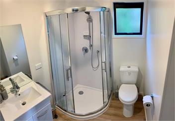 Modern One Bedroom Tiny Home with Full Kitchen - Auckland