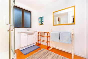 Raglan Holiday Home -
