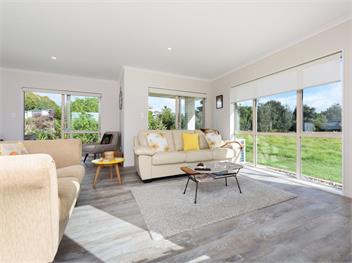 Modern Beach Break (Bachcare) - Waihi Beach