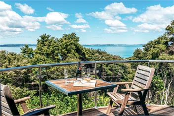 CrossTrees Chalet (Bachcare) - Waiheke Island