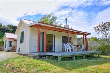 The Lakefront Gem (Bachcare) - Wanaka