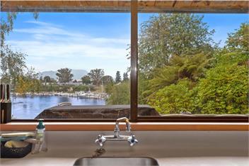 Rutherfurd Lakehouse (Bachcare) - Taupo Central