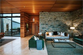Aurum | Sleeps 6 | Breathtaking Lake Views | Contemporary & Unique - Wanaka
