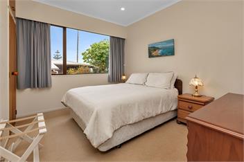 Seaside on Stratford (Bachcare) - Cable Bay