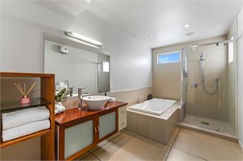 View From the Top - Spa Pool, Close to Town, Lake and Mountain Views! - Taupo