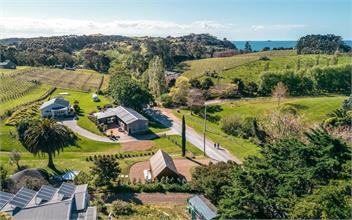 GRAPE SHED COTTAGE : Coast & Country - Waiheke Island