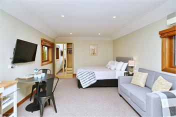 Studio 85 - Christchurch Holiday Homes - Christchurch
