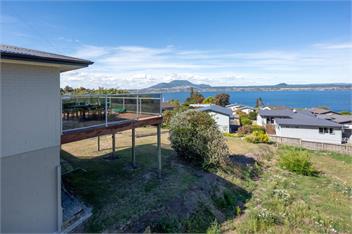 Lofty Lakeviews (Bachcare) - Acacia Bay
