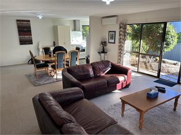Central Hideaway - 3 Bed 2 Bath - Pet Friendly - Wanaka