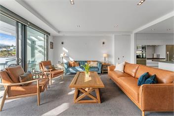 The Moorings Apartment 5 - a stone's throw from the lake! - Taupo