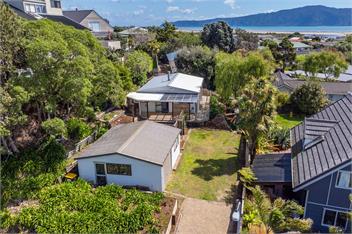 Coastal Waikanae Beach Haven - Waikanae Beach