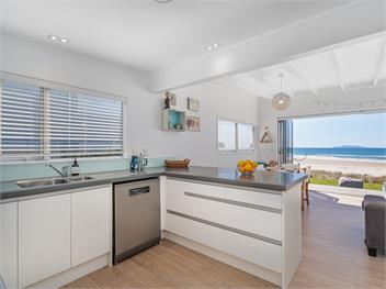 Beachfront Beauty (Bachcare) - Whangamata