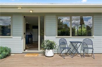 Sackville Sunshine (Bachcare) - Martinborough
