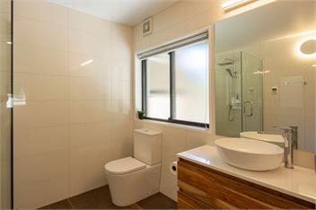Lakeview Paradise: 3BR, Hot Tub, BBQ, Garden - Queenstown