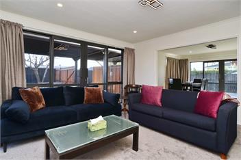 Russley home near the airport, single level with parking - 