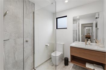 Secure Quiet CBD Townhouse | Free Parking + EV  - 