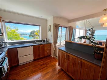 Kimberley Three - Nelson Waterfront Penthouse Apartment - 