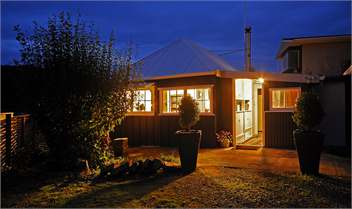 Mabel's, 1860's Cottage - Mangonui