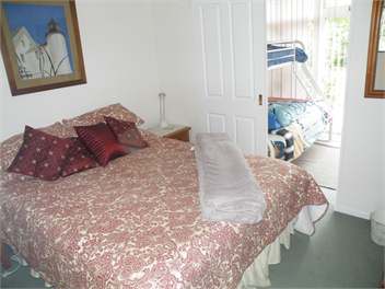 Lake Edge Holiday Home  .  - Rotorua