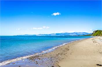 Sunrise Apartment, Golden Bay "Beachfront Heaven" - Takaka
