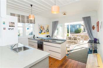  Absolute Beach Front wainui House - 