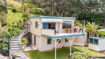Taupo Bay Beach Front House - Taupo Bay Northland