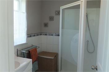 Wind down on White - 3 bedroom -big back yard (homeaway) - Whitianga