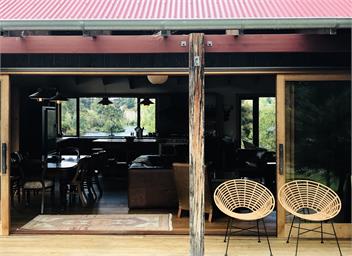 Awahuri - Waterfront River bend retreat (the Modern Bach!) - Taupo