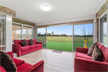 Spacious house near Melb Airport, Sleeps 12  - Melbourne
