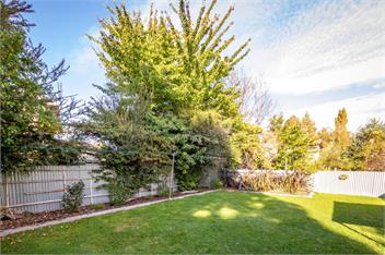 Hop, Skip and Jump to the Lake (Bachcare) - Te Anau
