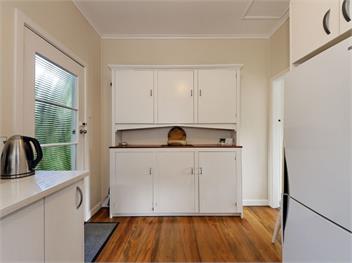 Surfer's Sunshine Cottage (Bachcare) - Piha