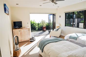 The Retreat: Luxury private hillside beach villa @ Te Ngaere Bay - kaeo