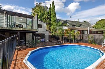 Beachside Retreat - Pool. - Auckland