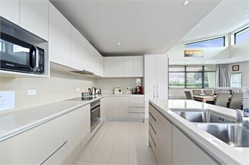 Two Views - Watermark Apartment Taupo - Taupo