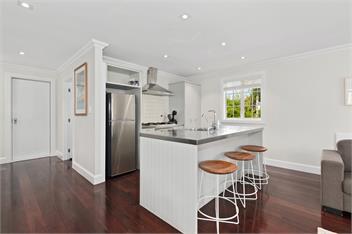 Sandy Jandal - Russell Cottages - Bay of Islands