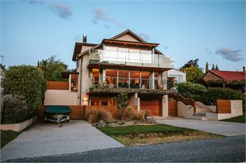 Lakeside Road | Sleeps 10 | Lake Views | Walk to Town - Wanaka