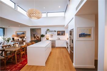 Nautilus Penthouse | Sleeps 8 | Lakefront Apartment - Wanaka