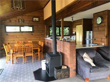 Lakefront Home with large jetty - Rotorua