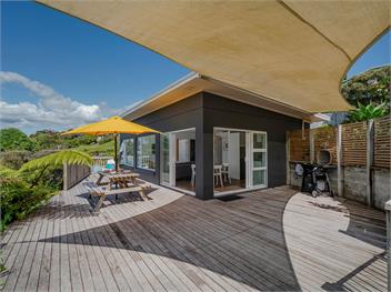 The Blockhouse (Bachcare) - Whangamata
