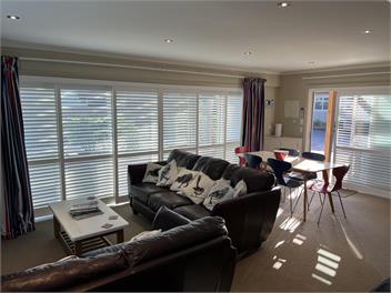 Spa + pool + tennis court + beach: The Tennis Pavilion @ Longshore has it all!   - Waikanae Beach