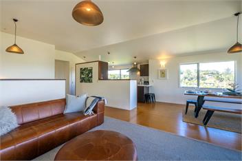 Surfdale Sunspot: Spa Escape Waiheke - Waiheke Island
