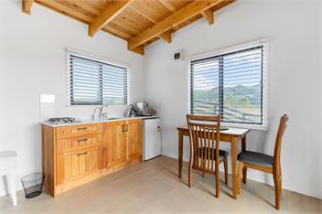 Shelly Bay Retreat - Katikati