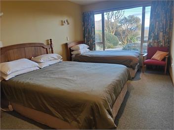 Retro Ski Lodge (Bachcare) - Wanaka