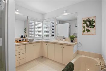Stylish Fendalton Townhouse (Bachcare) - Christchurch
