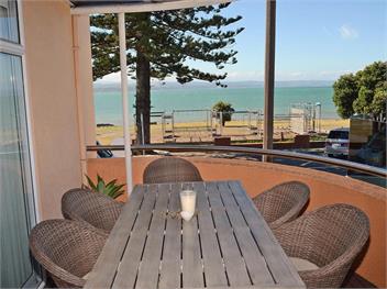 Barrons by the Beach - Napier
