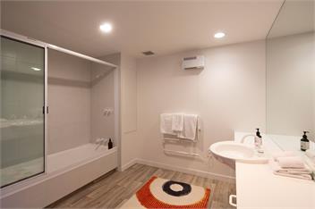 Queenstown Lakeside Gem: 3 BDR, Wi-Fi & Parking - Queenstown