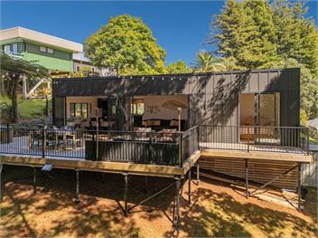 Modern Coastal Tree House (Bachcare) - Whangamata