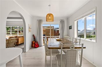 Barefoot at the Bay (Bachcare) - Raglan